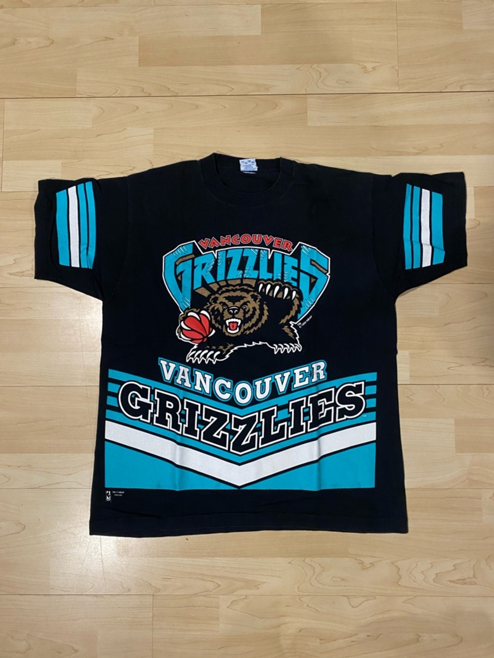 Vancouver Grizzlies Vintage Graphic Tee - Black & Teal